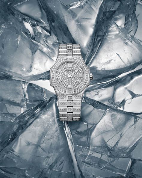 Chopard Alpine Eagle Small Frozen رياضية أنيقة ومتوهّجة ببريق الماس ...