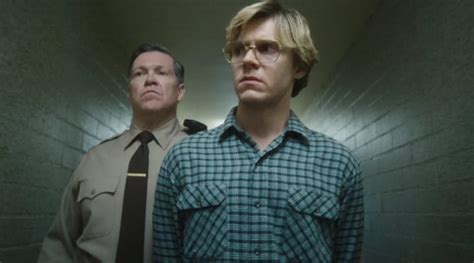 Evan Peters as Dahmer on Netflix - TV Fanatic