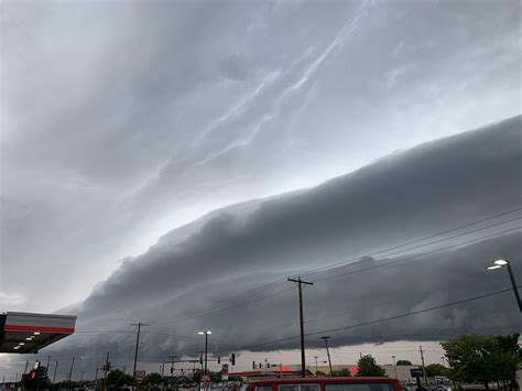 Crazy wall cloud in East ICT : r/wichita