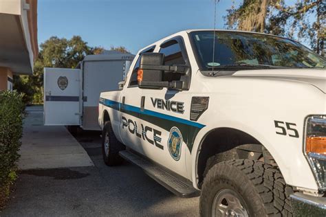 Venice Police Department helps those in need at Christmas | News | yoursun.com