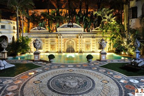 Luxury Buildings Miami Beach: "VILLA CASAURINA": Versace Mansion On ...