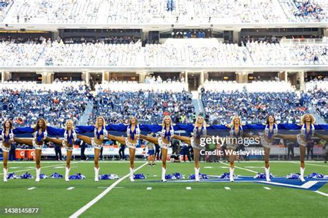 Chicago Bears Cheerleaders Photos and Premium High Res Pictures - Getty Images