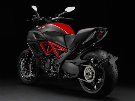 DUCATI Diavel Carbon (2012-2013) Specs, Performance & Photos ...