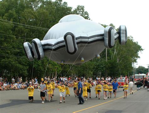 Flying Saucer UFO Parade Balloon - Fabulous Inflatables, Space Science ...