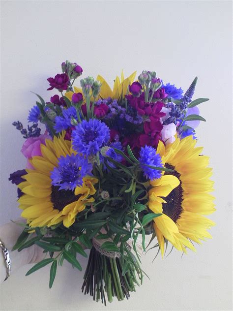 Bridal with Sunflowers and cornflower | Garden theme wedding, Fall ...