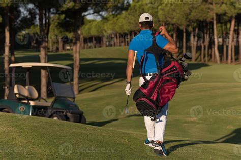 golfer walking and carrying golf bag 10883739 Stock Photo at Vecteezy