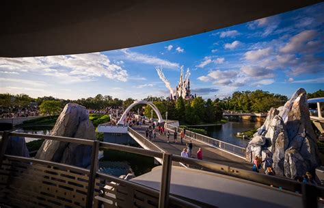 Early December Drop in Crowds at Disney World! - Disney Tourist Blog