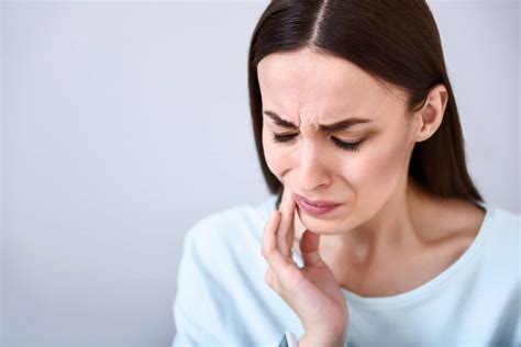 Dry Socket Symptoms: 8 Signs You Should See A Dentist