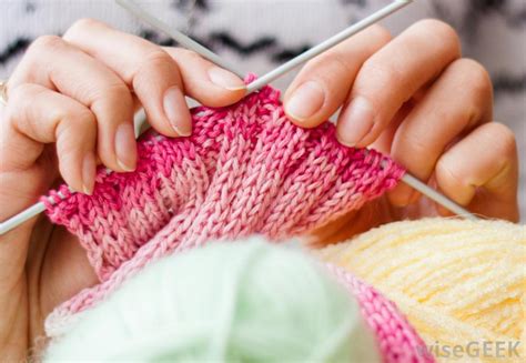 Knitting for Moree’s homeless during Homelessness Awareness Week – Deluxe Cafe Moree NSW