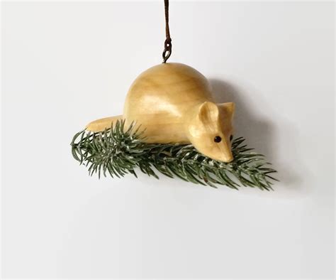 Ornement de Noël de la souris à la main par NorthwoodsCarvings | Ornements de noël, Objet ...