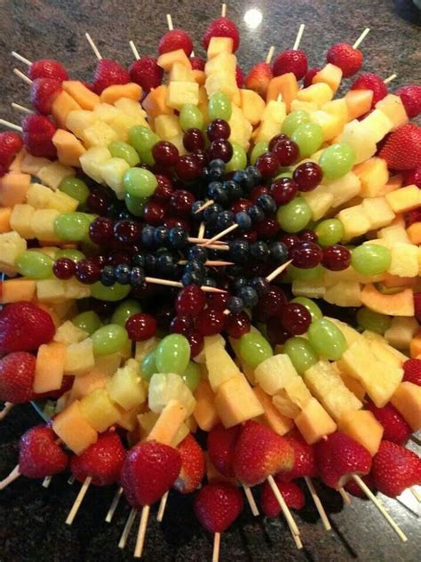 Fruit kabobs Snacks Für Party, Party Food Appetizers, Appetizer Recipes, Wedding Appetizers ...