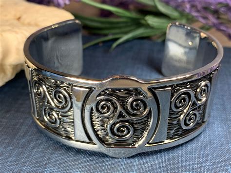 Celtic Knot Bracelet, Celtic Jewelry, Bangle Bracelet, Scotland Jewelry, Ireland Jewelry, Wife ...