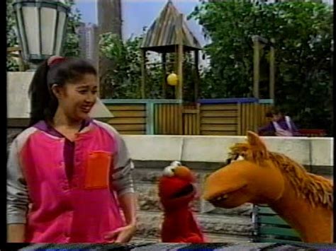 Sesame Street - Celina, Elmo & Buster Jog/Zoe Practices Counting - YouTube