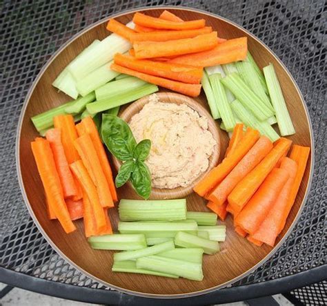 Hummus with carrot and celery sticks | Comida, Frutas y verduras, Verduras