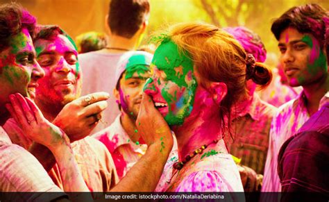 Holi 2019: The Ultimate Guide To Caring For Your Skin Before And After Festivities