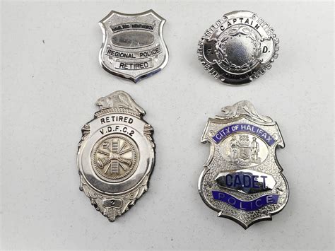 ASSORTED POLICE/FIRE DEPARTMENT BADGES