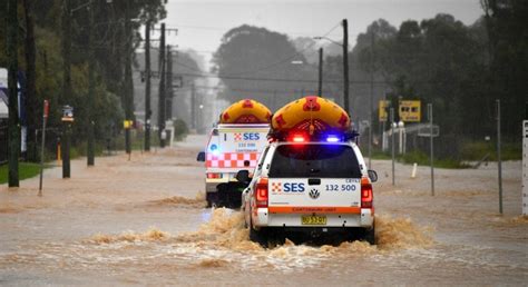 Thousands ordered to evacuate as floods hit Sydney