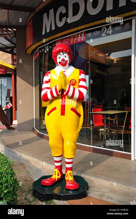 Ronald McDonald outside McDonald's restaurant, UDTOWN shopping Stock ...