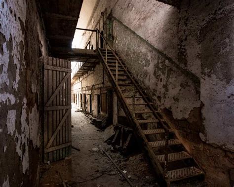 21 Pictures that Prove that Eastern State Penitentiary is the Creepiest Place in Philadelphia ...