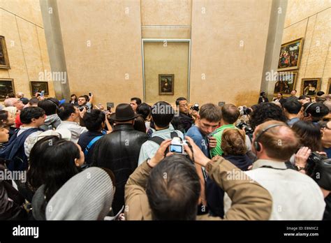 Crowds of people photographing the Mona Lisa painting at the Louvre museum, Paris, France Stock ...