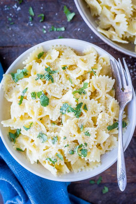 20 Minute Parmesan Pasta {6 Ingredients} - Sprouting Wild Ones