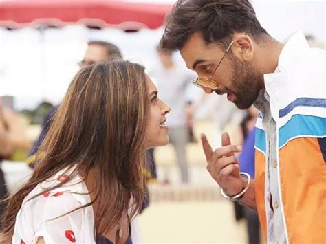 Ranbir Kapoor, Deepika Padukone's Matargashti in First Tamasha Song ...