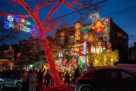 Dyker Heights Christmas Lights 2023 (What You Need to Know!)