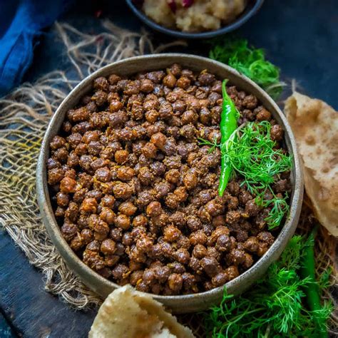 Sookha Kala Chana Recipe (Step by Step + Video) - Whiskaffair