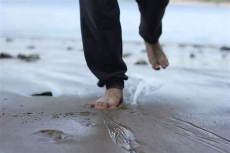 Barefoot Running - Resaons for its popularity explained - Happy Barefoot