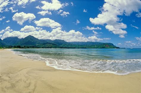 Hanalei Bay beach, Kauai | Greg Vaughn Photography