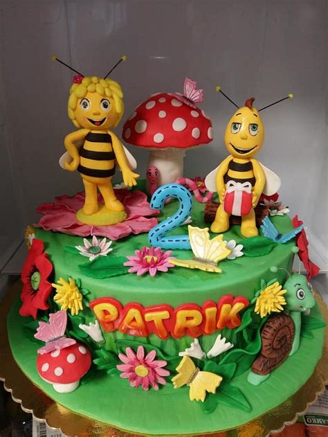 Maya the bee cake - Decorated Cake by Veronicakes - CakesDecor