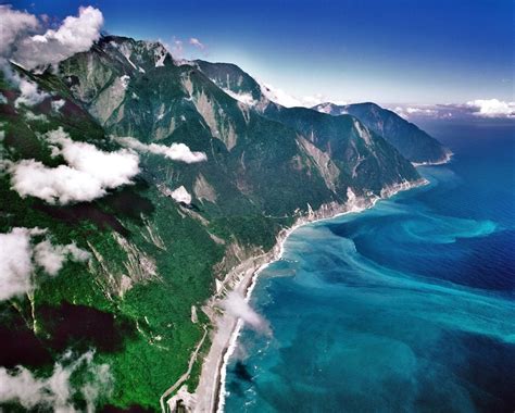 Suao-Hualien Coast, Taiwan [1024x821] : EarthPorn