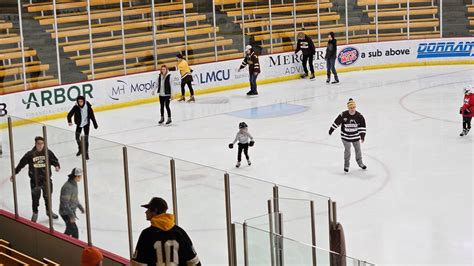 Lawson Ice Arena hosts watch party for WMU, MSU NCAA hockey tournament