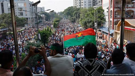 Bangladesh anti-government protests turn violent – DW – 10/28/2023