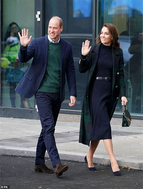 Prince William and Kate turn up in matching outfits in Merseyside ...