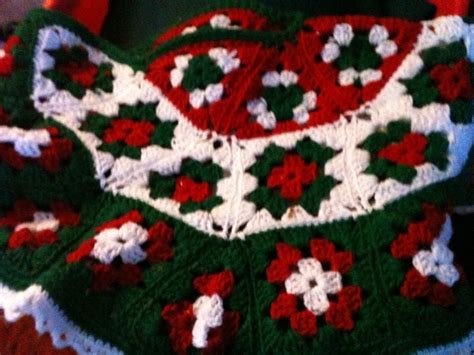 Christmas Tree Skirt · How To Make A Christmas Tree Skirt · Crochet on ...