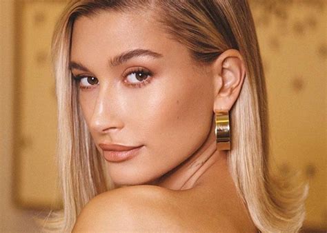 Hailey Baldwin Bieber Stuns At Bare Minerals Event — Wears Paris ...