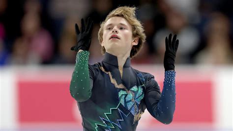 Ilia Malinin repeats as U.S. figure skating champion - Yahoo Sports