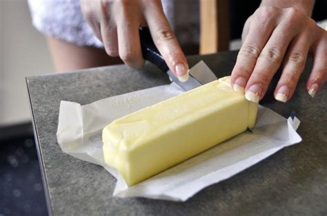 4 Ways to Grease a Baking Pan Without Non-Stick Spray