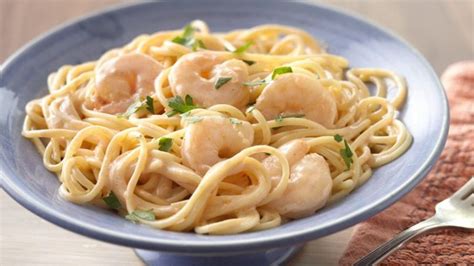 Pasta de camarones con crema cremosa - recetas