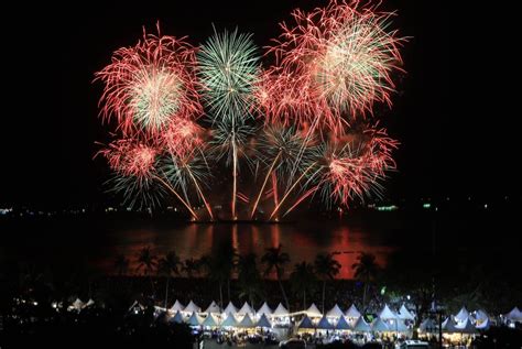 Bangkok Post - Fireworks festival in Pattaya eyes B1bn