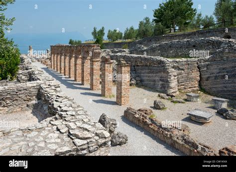 Grotte Di Catullo Roman Ruins Sirmione Lake Garda Italy Stock Photo - Alamy