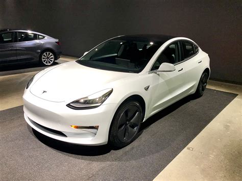 Tesla Model 3 Standard Range specs, 0-60, quarter mile, lap times - FastestLaps.com