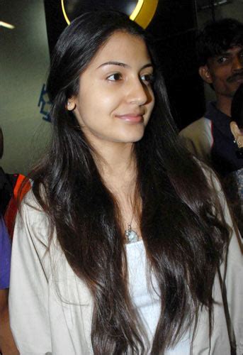 15 Best Anushka Sharma Without Makeup Photos | Styles At Life