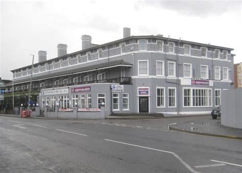 Clacton-on-Sea: The Royal Hotel © Nigel Cox cc-by-sa/2.0 :: Geograph Britain and Ireland