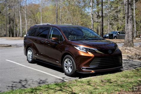 Toyota's 2021 Sienna hybrid proves minivans can be fun, not just practical | Engadget