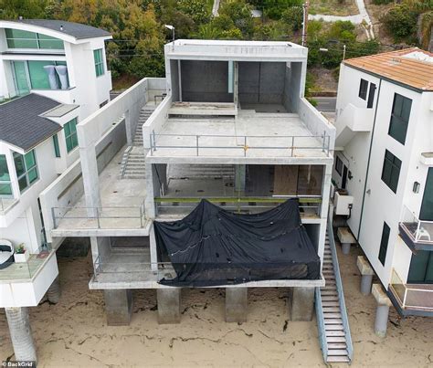 BlogPuch — Kanye West's nearly $60 million Malibu beach house...