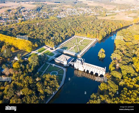 Aerial view of medieval Chateau de Chenonceau Stock Photo - Alamy