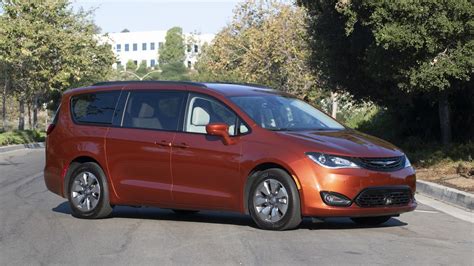 Chrysler Pacifica Hybrid: How it works - Kelley Blue Book