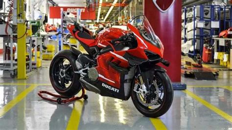 Ultra-exotic Ducati Superleggera V4 delivered to first customer | HT Auto